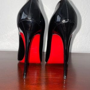 I heard you like foot arch 🤔 Louboutin So Kate 120mm : r/HighHeels